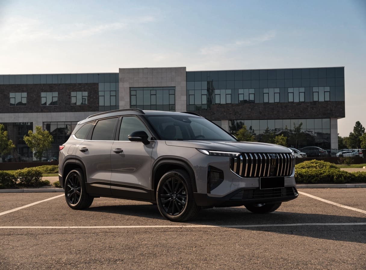 Geely Monjaro 2024, 2.0T — фото с площадки в Китае